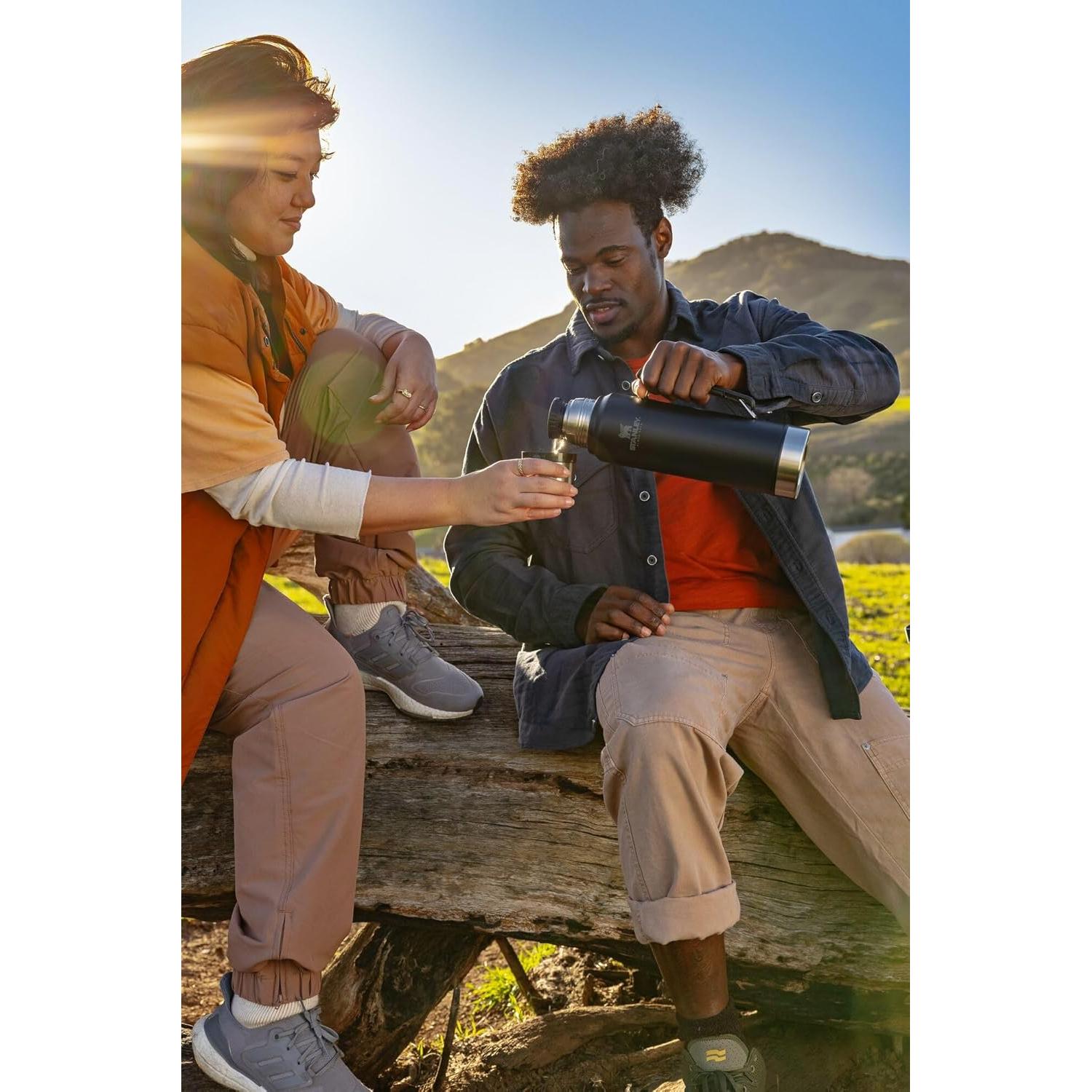 Botella Térmica Stanley Clásica 1.5L Boca Ancha Aislada