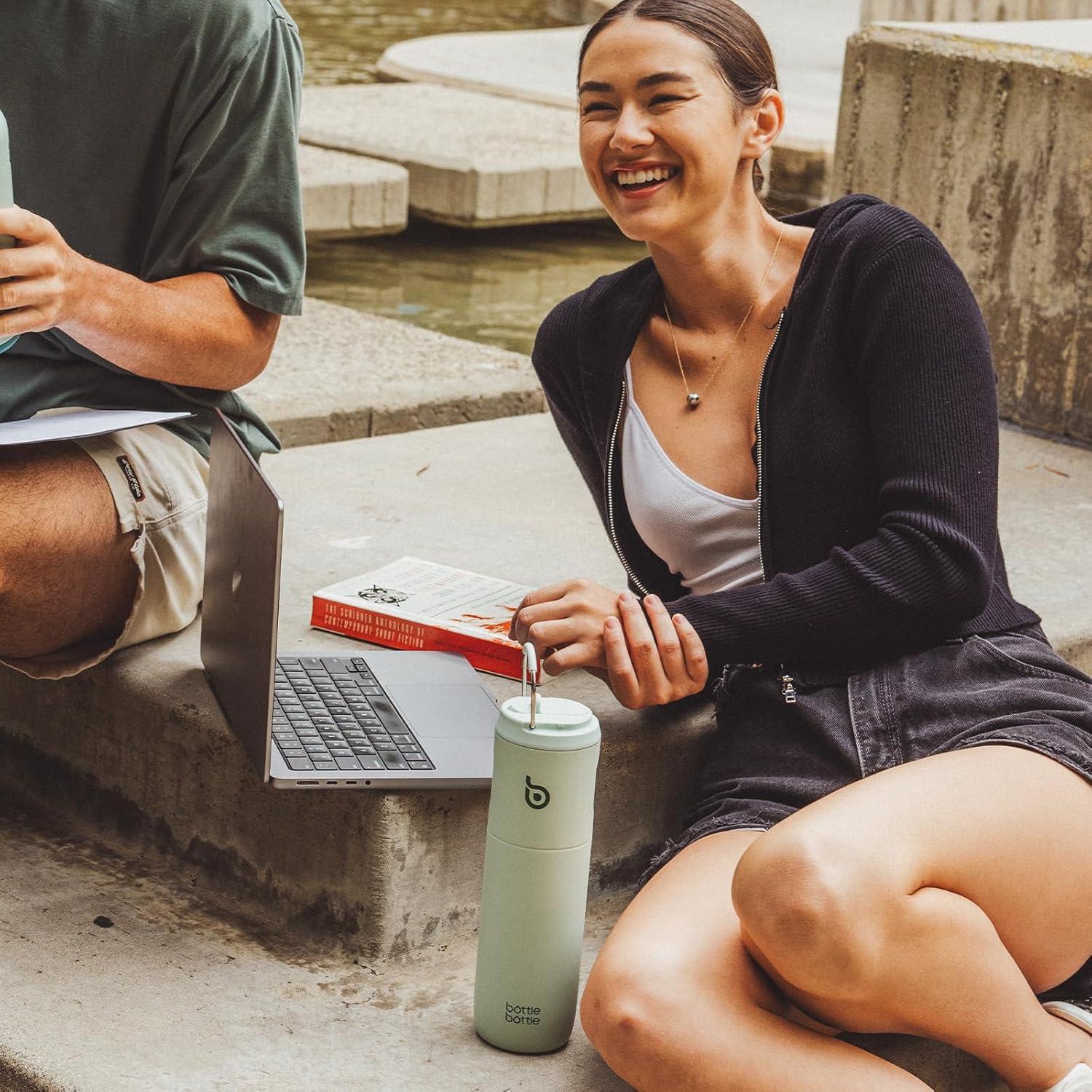 Botella de Agua Aislada BOTELLA BOTELLA 1.5L con Pajita