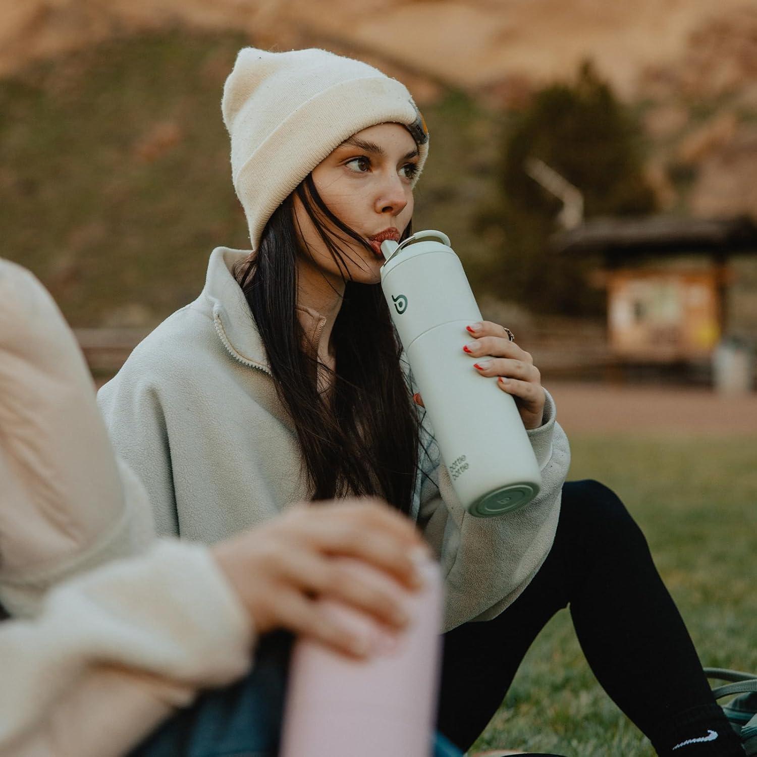 Botella de Agua Aislada BOTELLA BOTELLA 1.5L con Pajita