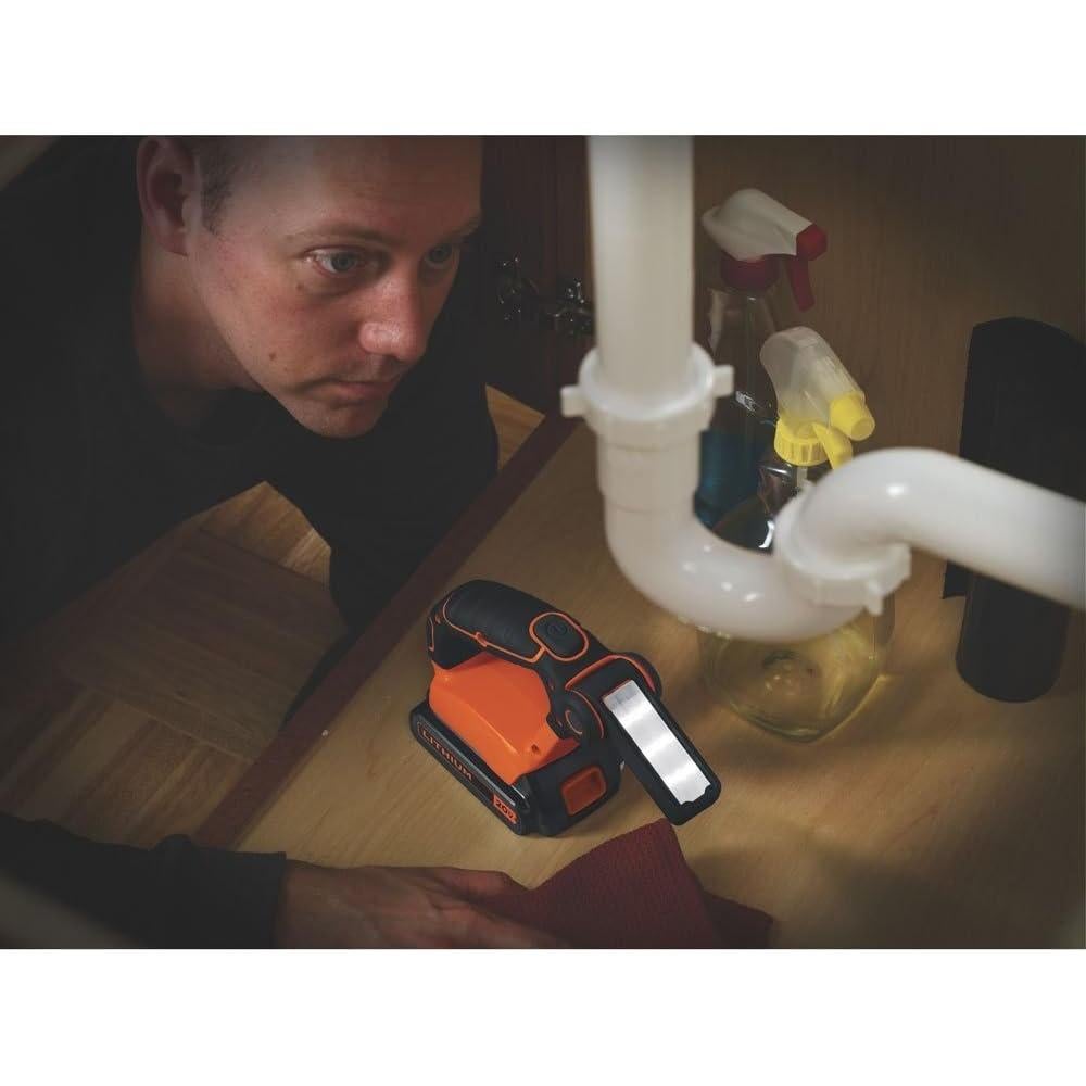 Luz de Trabajo LED Black+Decker 20V Recargable 70 Lúmenes