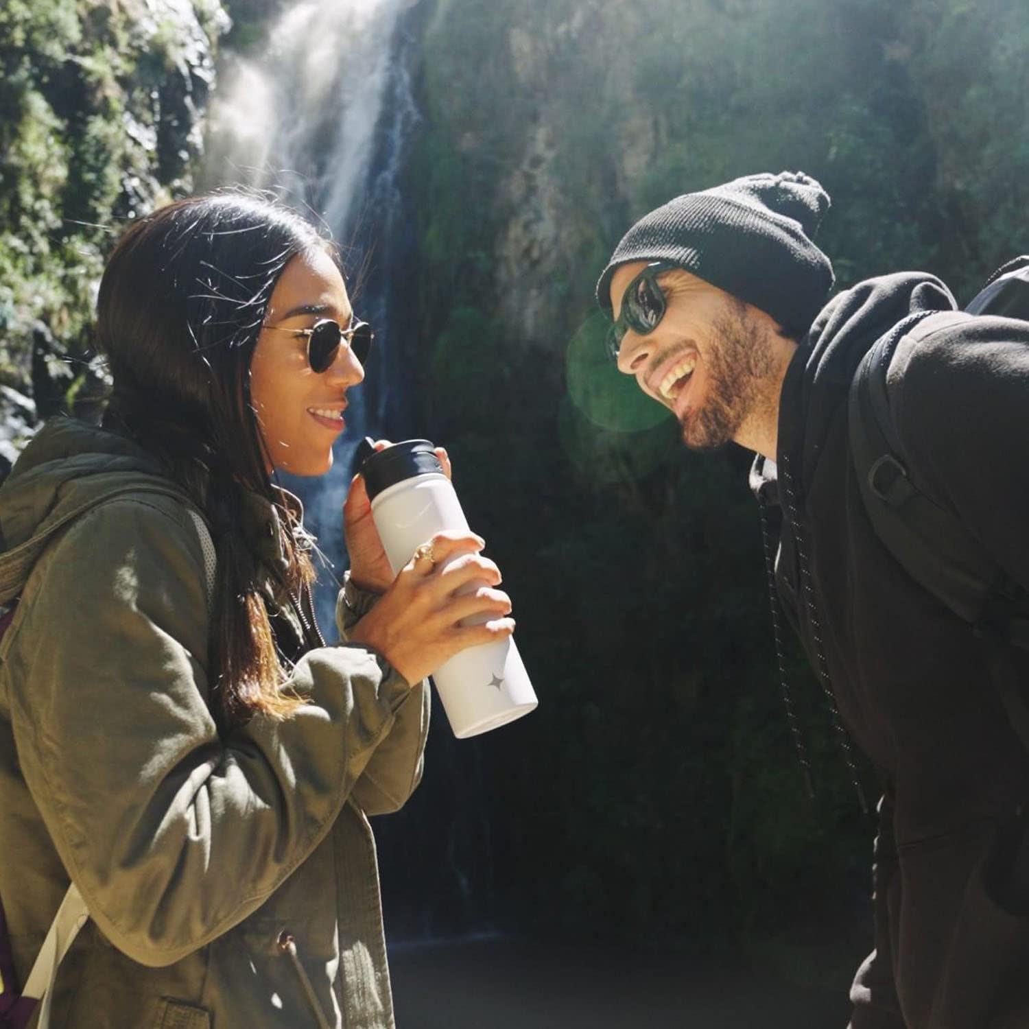 Botella de Agua JoyJolt 22oz Aislada Doble Pared con Tapas