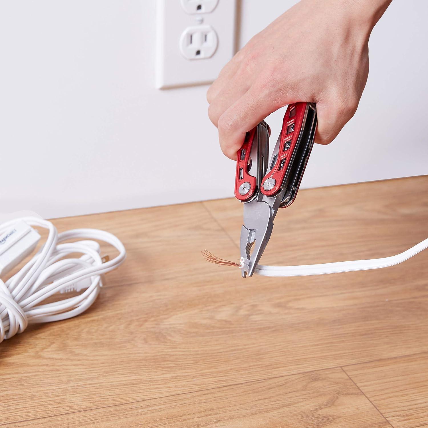 Multiherramienta 8-en-1 Amazon Basics Acero Inoxidable Roja