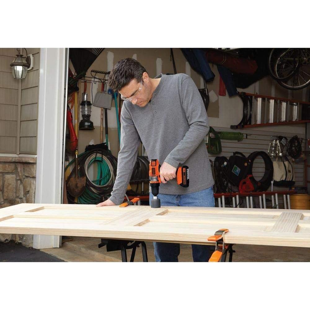 Taladro Inalámbrico BLACK+DECKER LDX220C 20V con LED