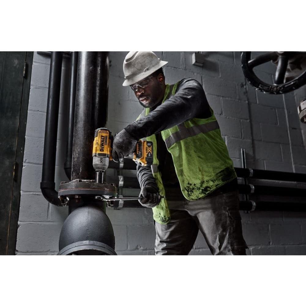 Llave de Impacto Inalámbrica DEWALT 20V MAX DCF900P1