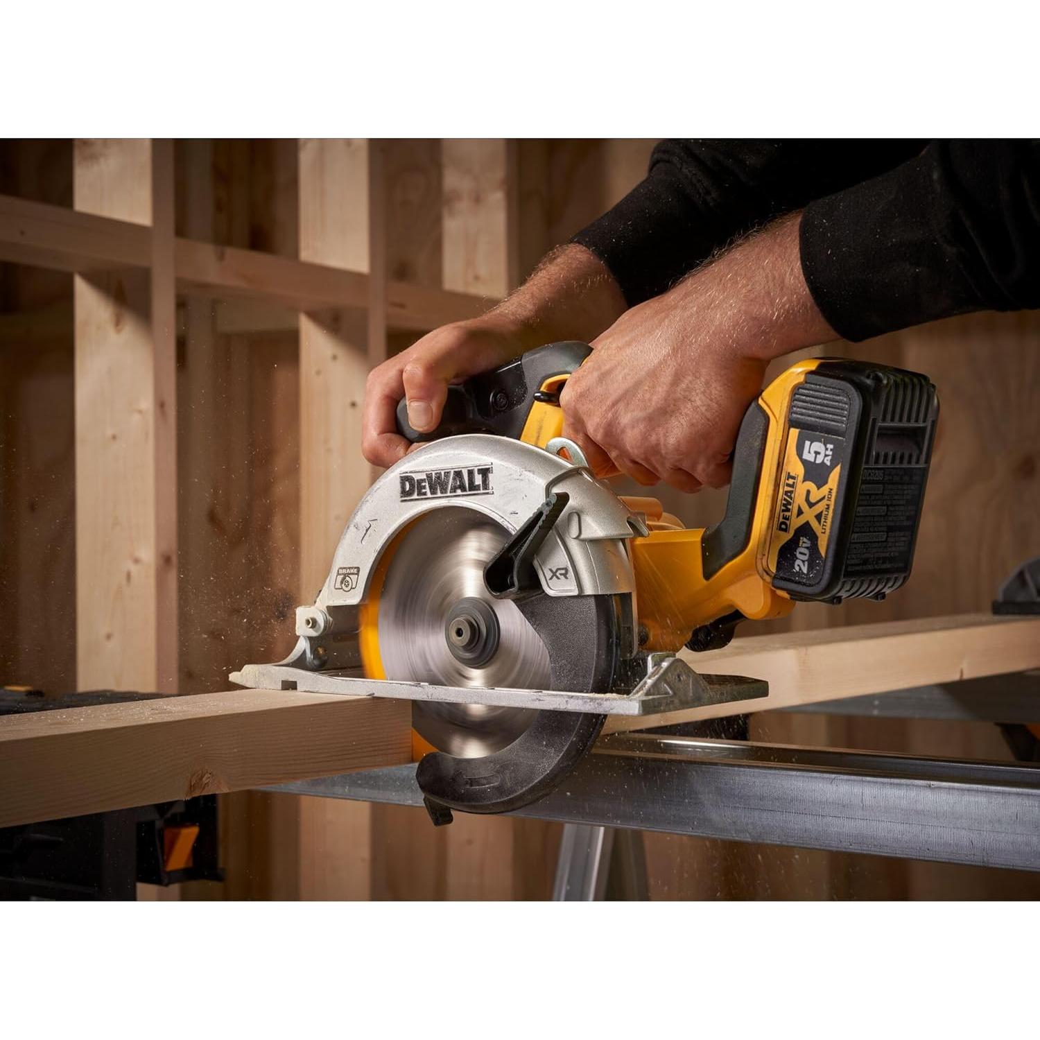 Sierra Circular DEWALT 20V MAX 6.5" Inalámbrica DCS565B