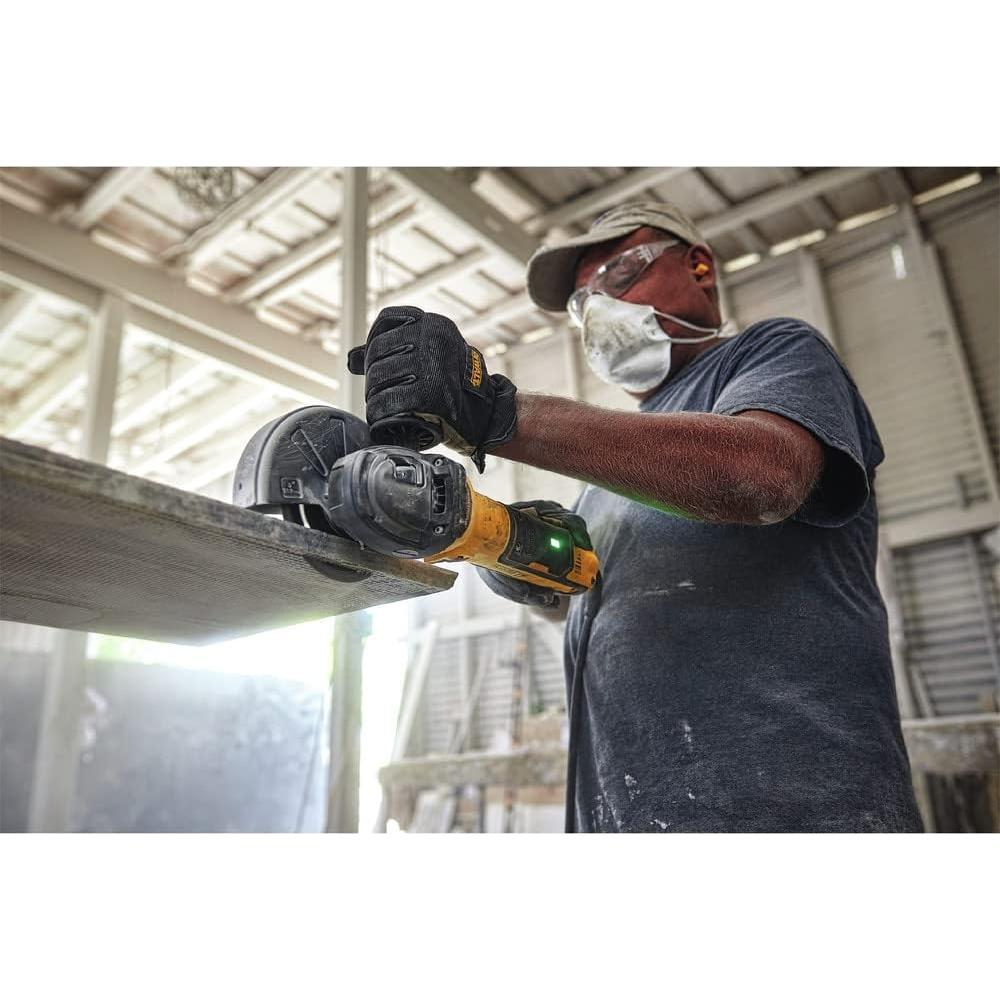 Amoladora DEWALT DWE43231VS 5" Velocidad Variable 2.58 kg