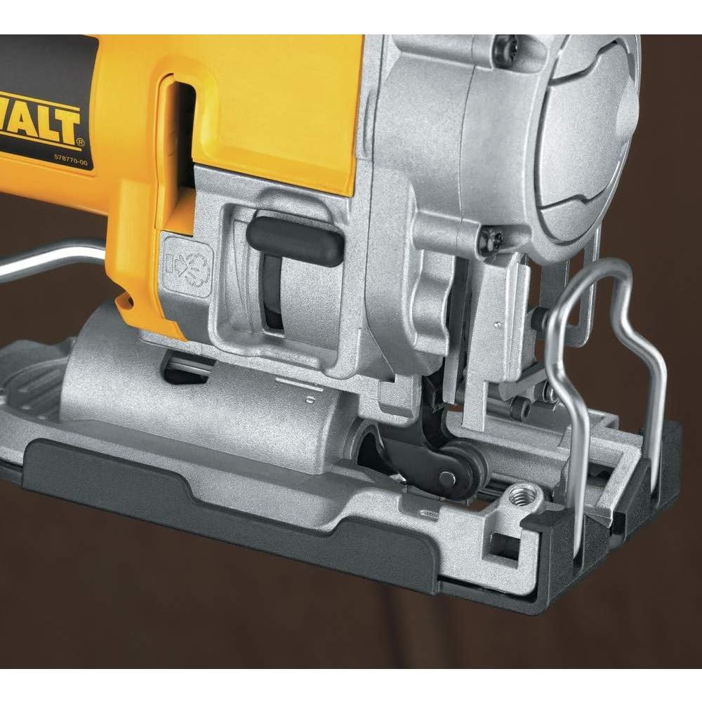 Sierra de Vaivén DEWALT DW331K 6.5A Velocidad Variable 240V
