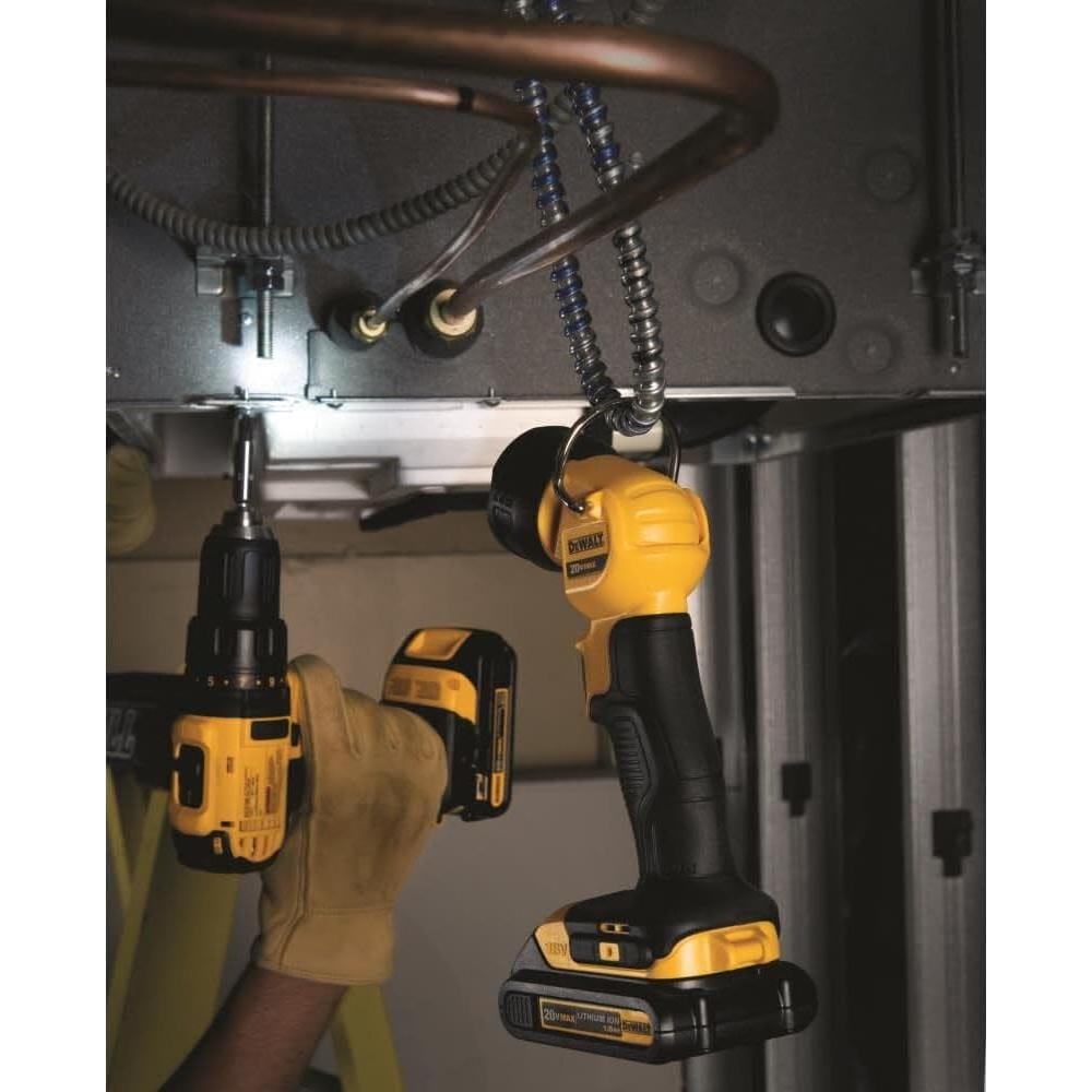 Linterna DEWALT DCL040 LED 110 Lúmenes con Gancho