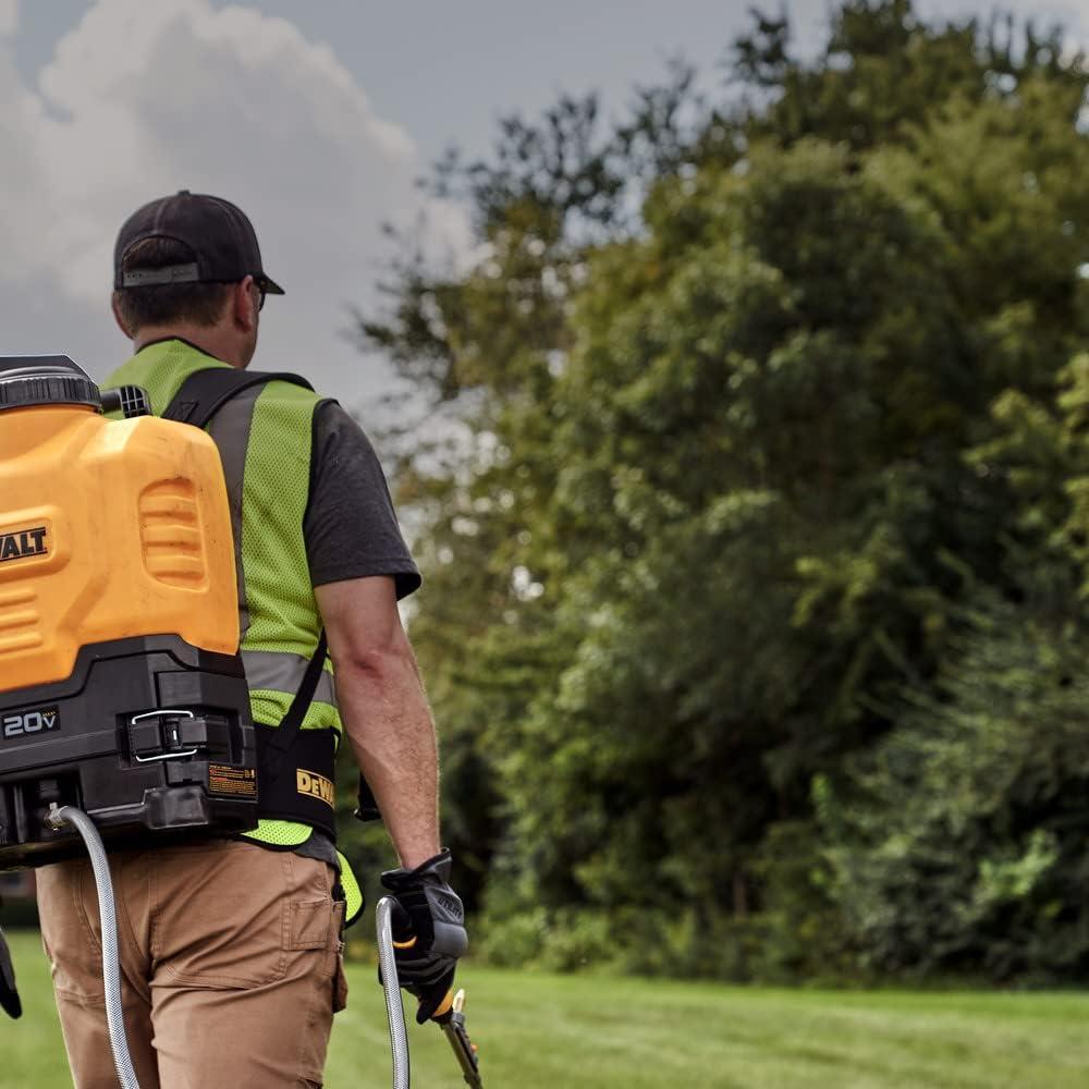 Pulverizador de mochila DEWALT 20V 4 galones inalámbrico
