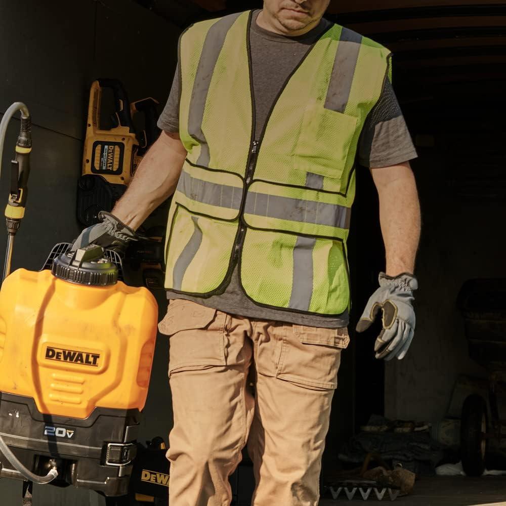 Pulverizador de mochila DEWALT 20V 4 galones inalámbrico