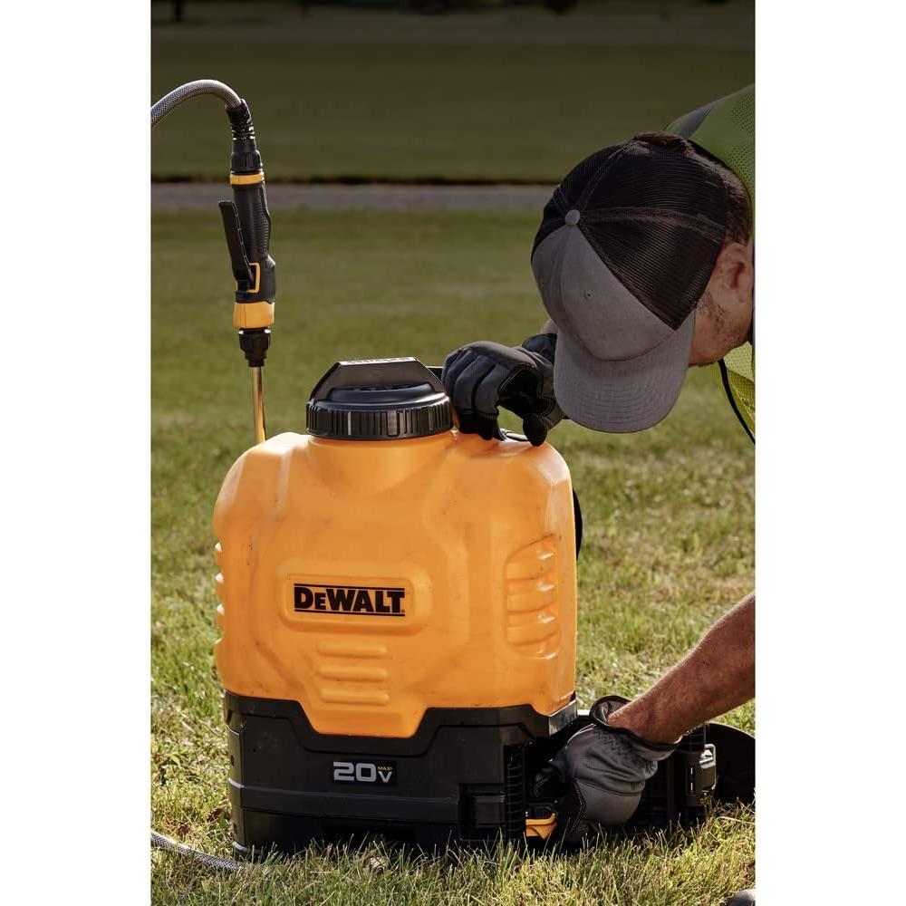 Pulverizador de mochila DEWALT 20V 4 galones inalámbrico