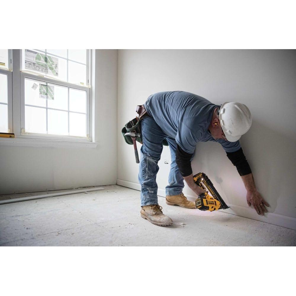 Clavadora de Acabado DEWALT 20V Angulada 15GA Batería