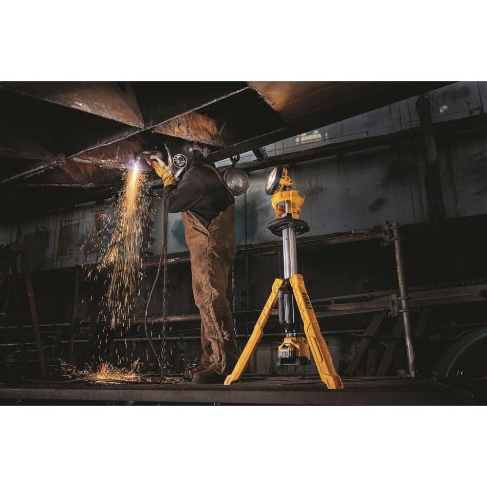 Luz de Trabajo LED DEWALT 20V MAX 3000 Lúmenes Trípode