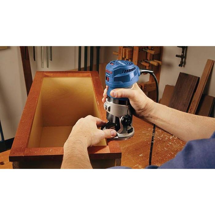 Router de Palma Bosch GKF125CEK 1.25 HP Velocidad Variable