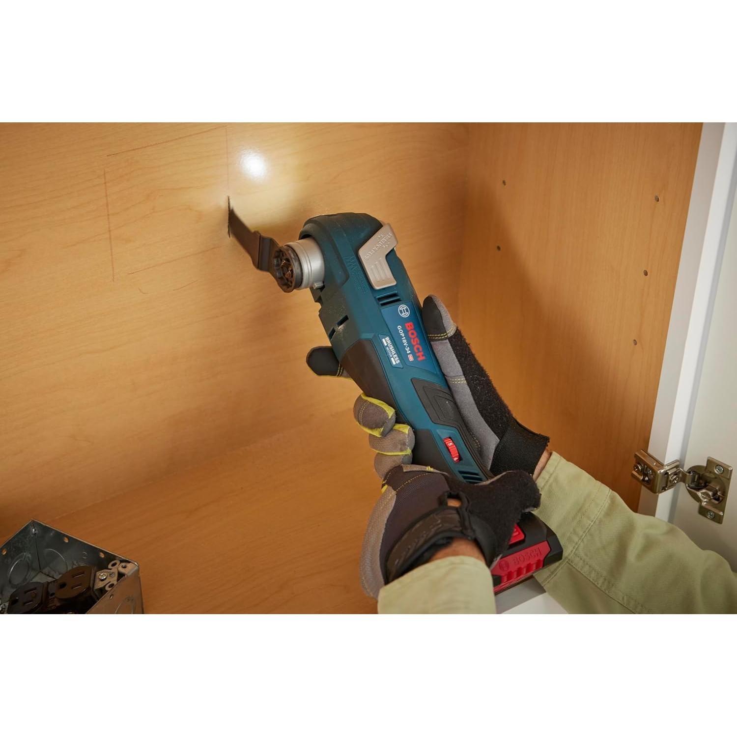 BOSCH GOP18V-34B14 18V Brushless StarlockPlus® Oscillating Multi-Tool Kit with (1) CORE18V® 4 Ah Advanced Power Battery