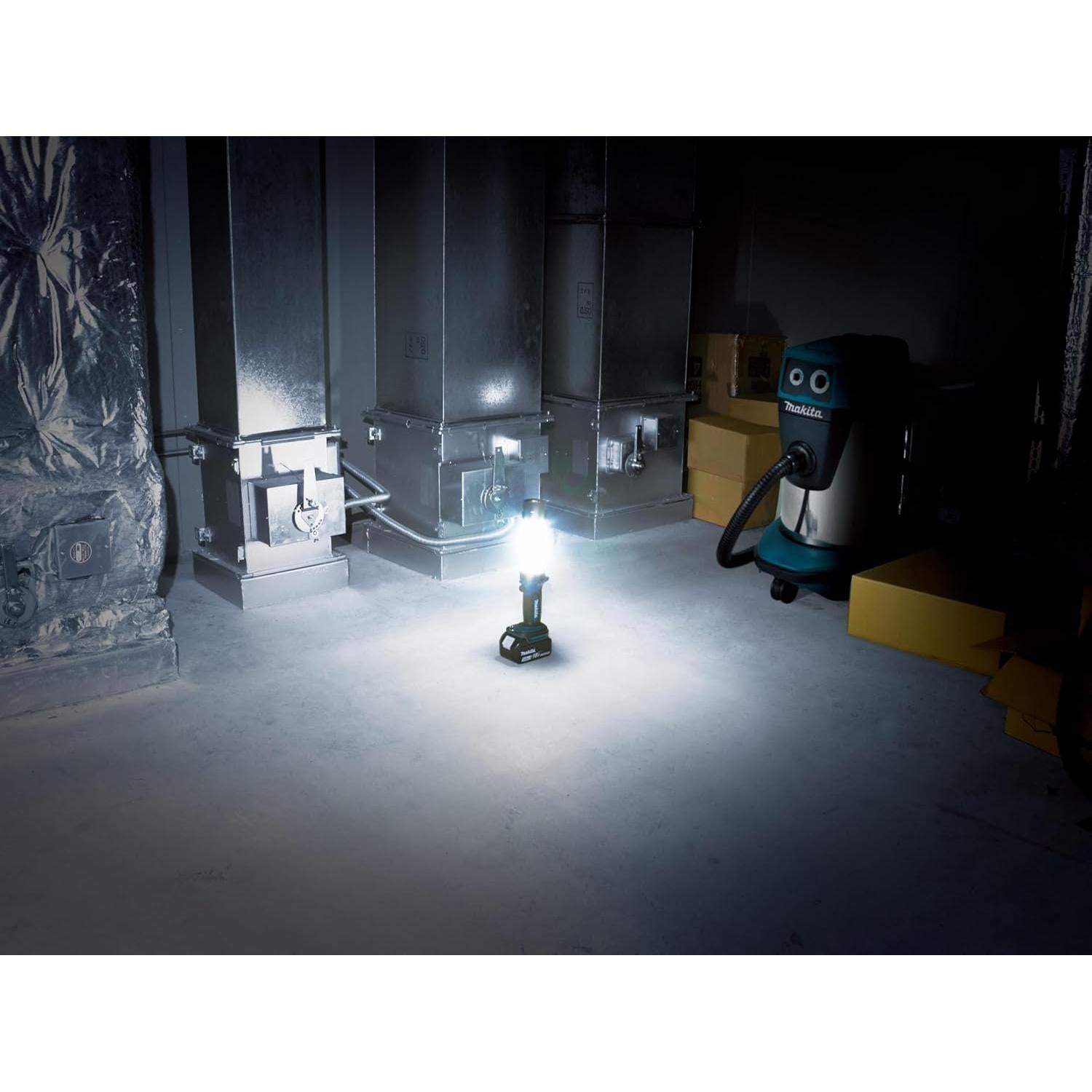 Linterna Faro Inalámbrico Makita DML806 18V L.E.D. 310 Lúmenes