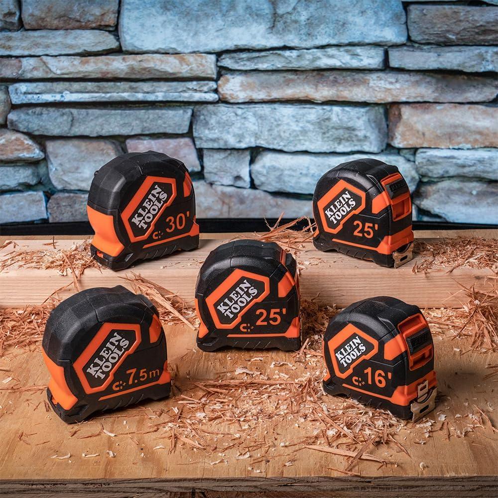 Cinta Métrica Klein Tools 7.5 m Doble Gancho Resistente