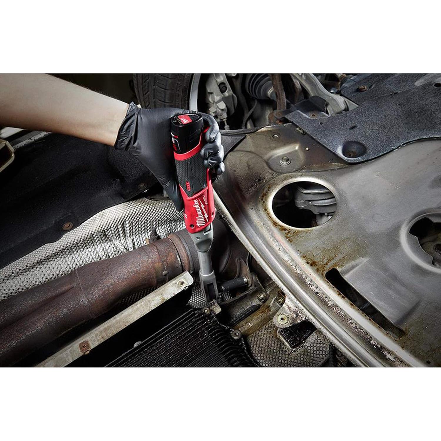 Llave de Carraca Milwaukee M12 FUEL 3/8" Extendida