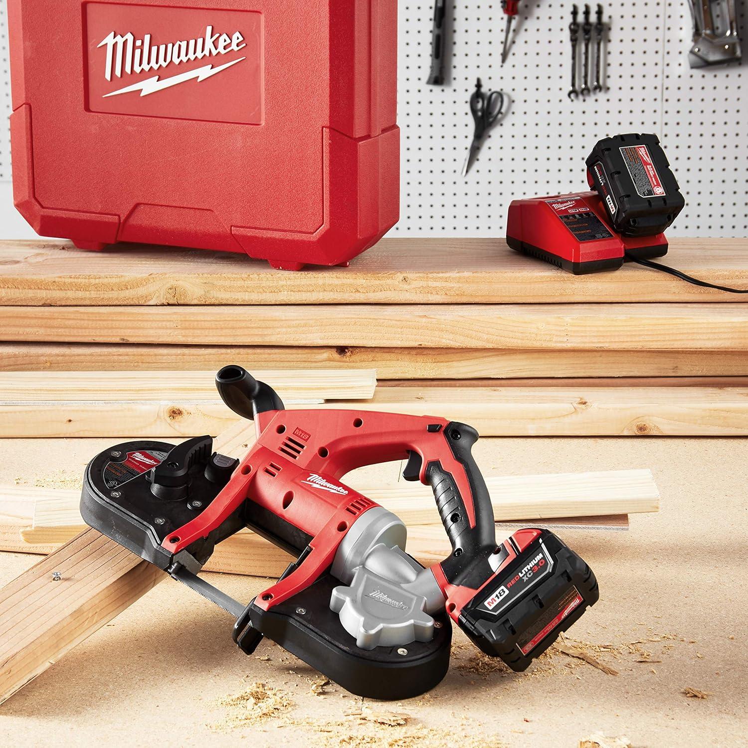 Sierra de Banda Inalámbrica Milwaukee M18 18V 8.26 cm