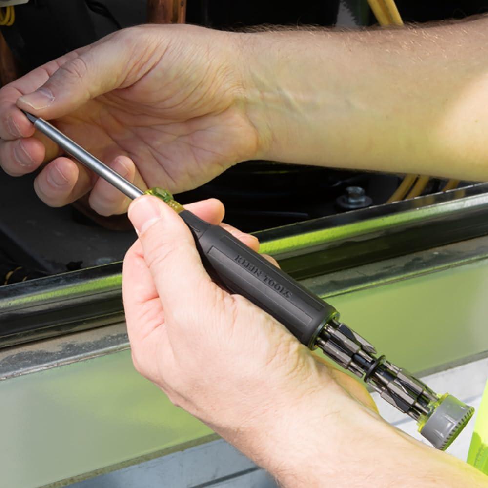 Destornillador Klein Tools 32327 Multi-Bit 27-en-1 con Imán