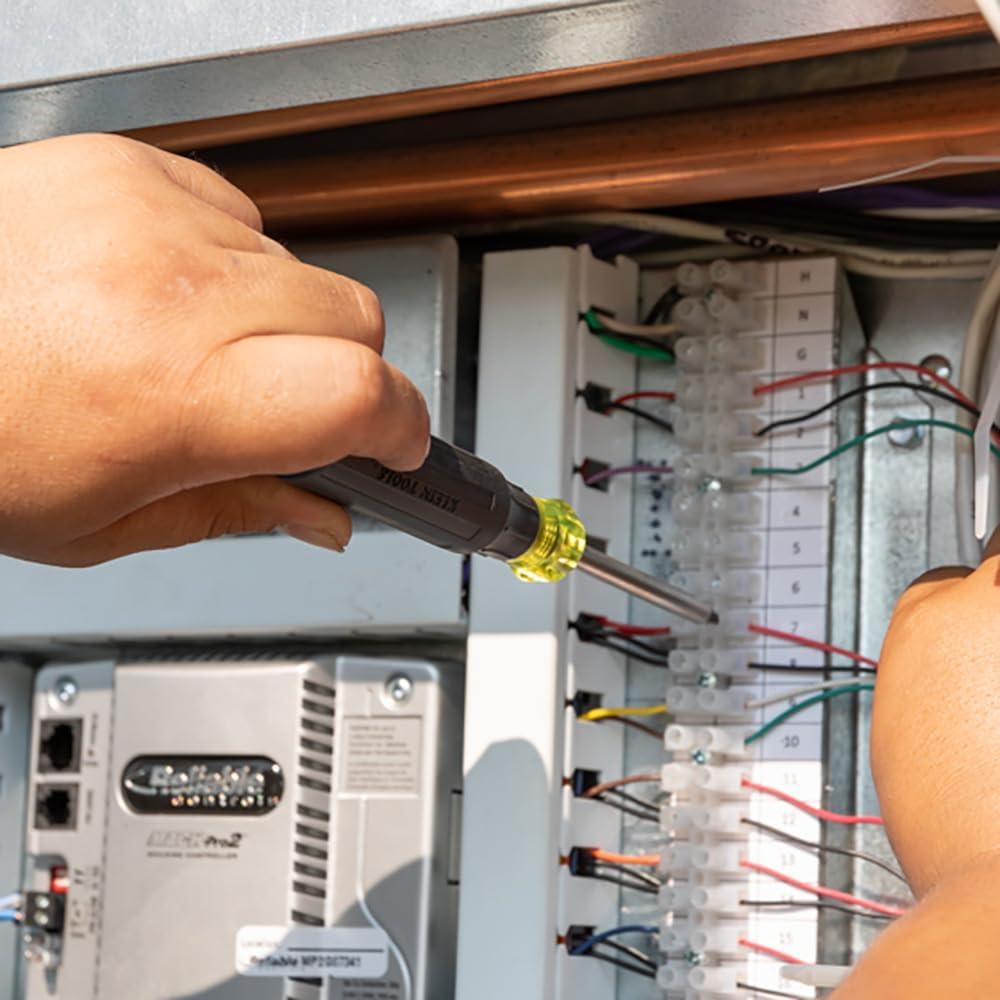 Destornillador Klein Tools 32327 Multi-Bit 27-en-1 con Imán