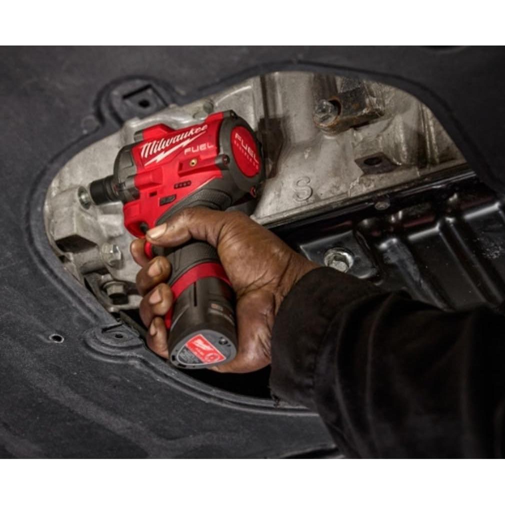 Llave de impacto Milwaukee M12 FUEL 1/2" 550 ft-lbs torque