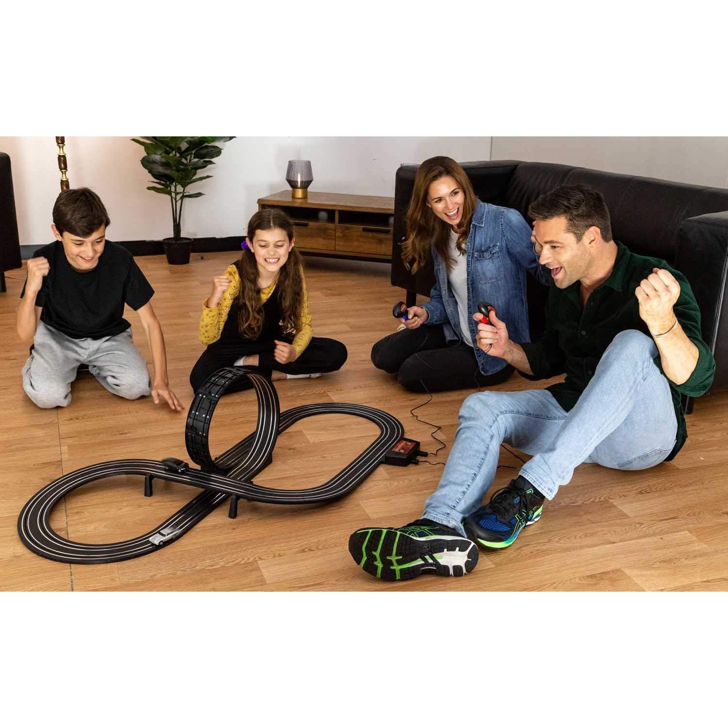 Set de Pista Scalextric Micro James Bond 1:64 con Coches