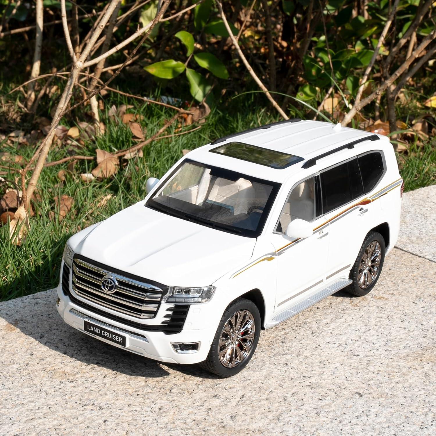 Coche de Juguete Land Cruiser LC300 LOVEPOSELY 1:18 Blanco