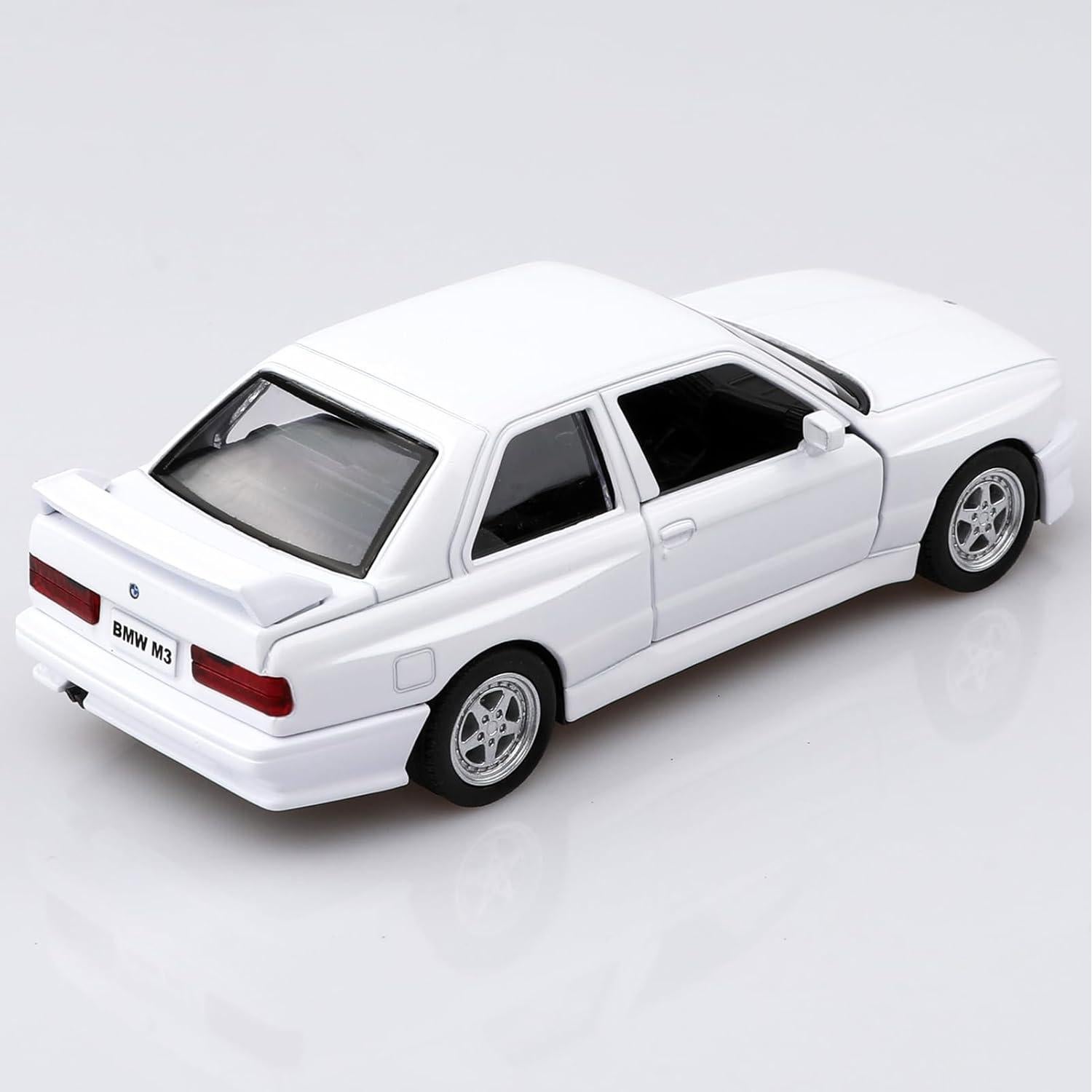 Coche de metal a escala 1/36 BMW M3 1987 retroceso