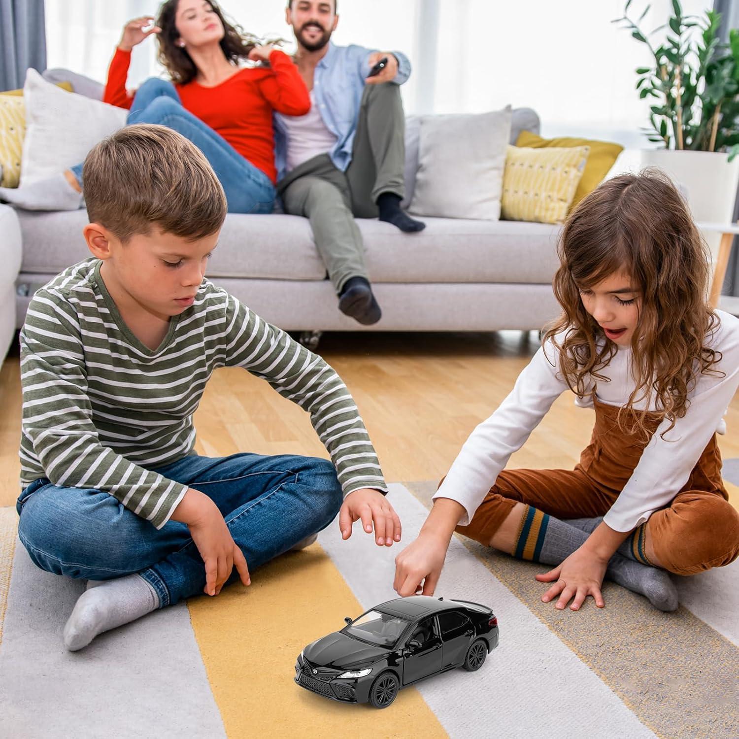 Coche Diecast Camry XSE LOVEPOSELY 1:36 Retroceso Negro