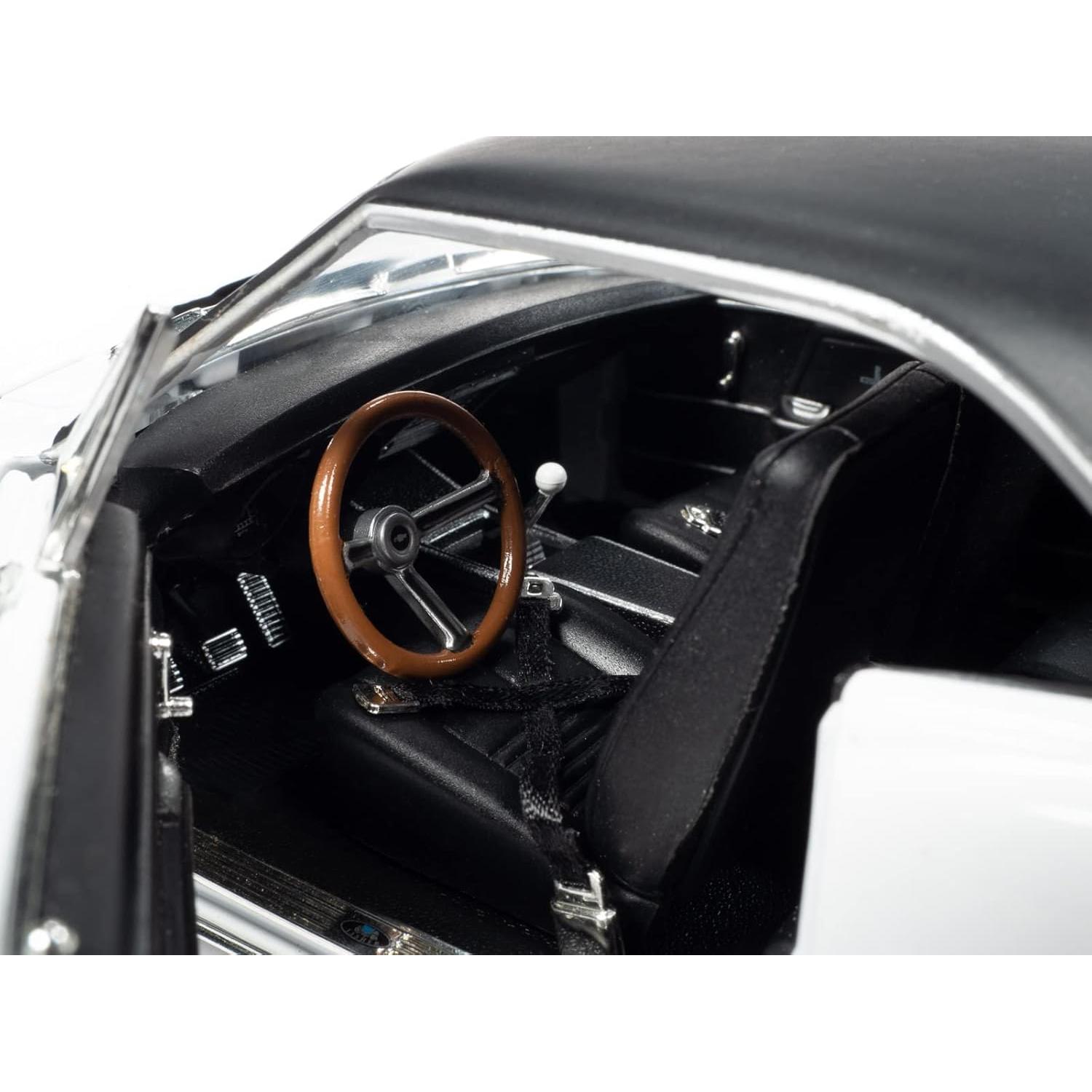 Modelo Diecast 1:18 Chevrolet Camaro SS 1967 Blanco