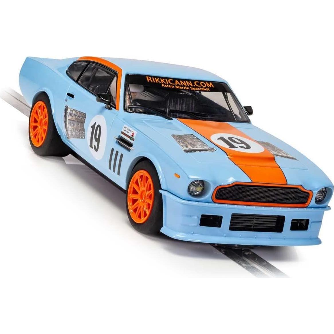 Scalextric Aston Martin V8 Gulf #19 C4209 Slot Car 1:32