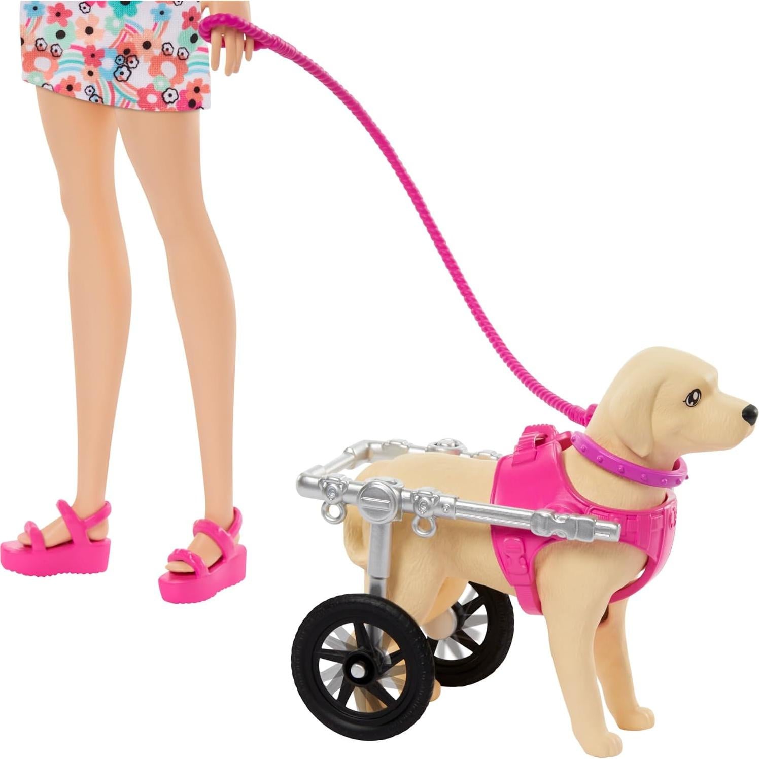 Muñeca Barbie con cachorro y perro en silla de ruedas