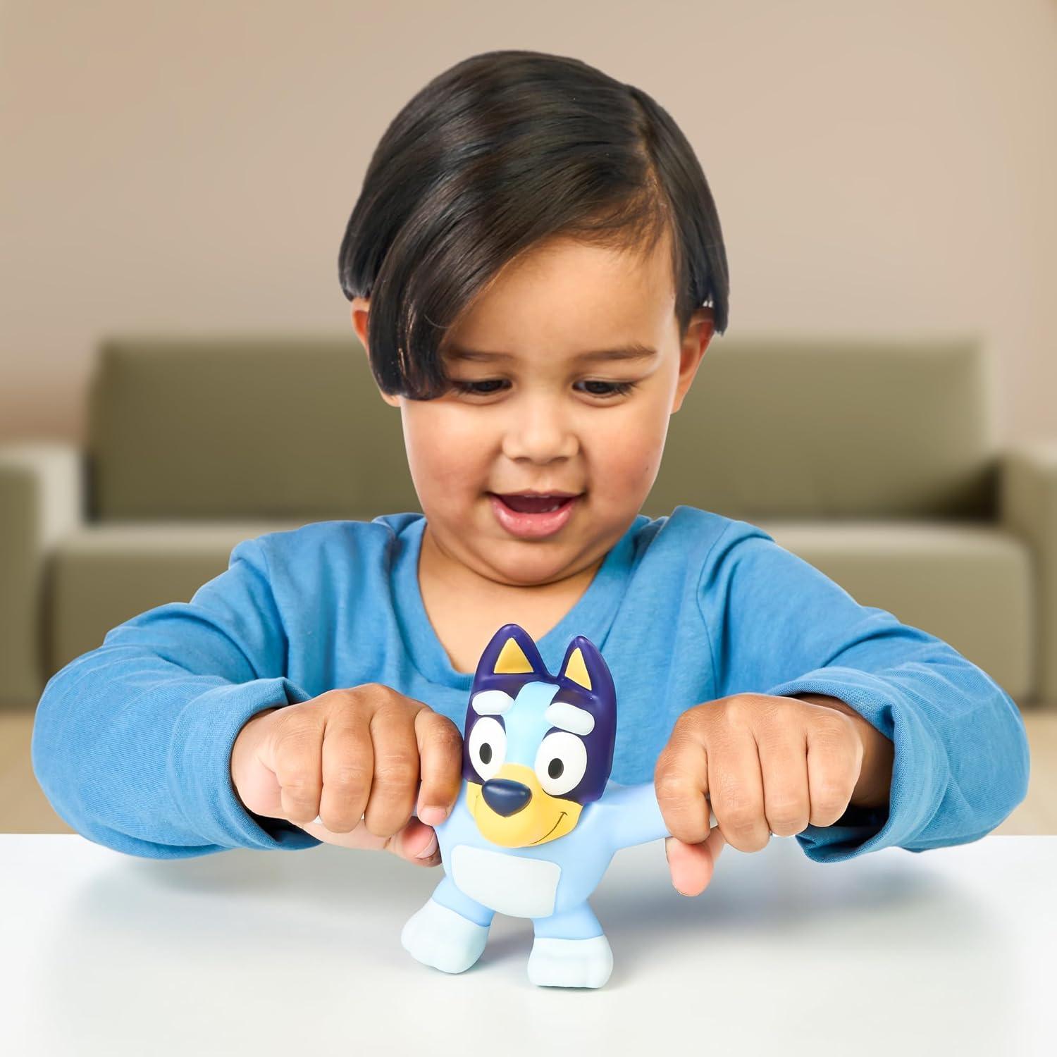 Figura Estirable Bluey de Moose Toys - Suave y Blanda