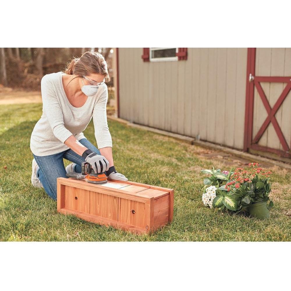 Lijadora Orbital Aleatoria BLACK+DECKER 20V con Batería 4Ah