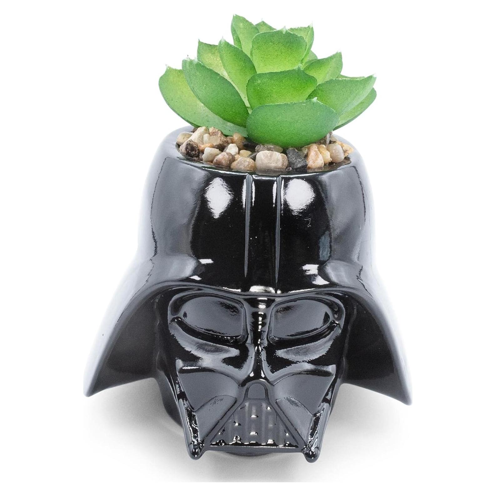 Maceta Mini Darth Vader Cerámica 7.6 cm con Suculenta