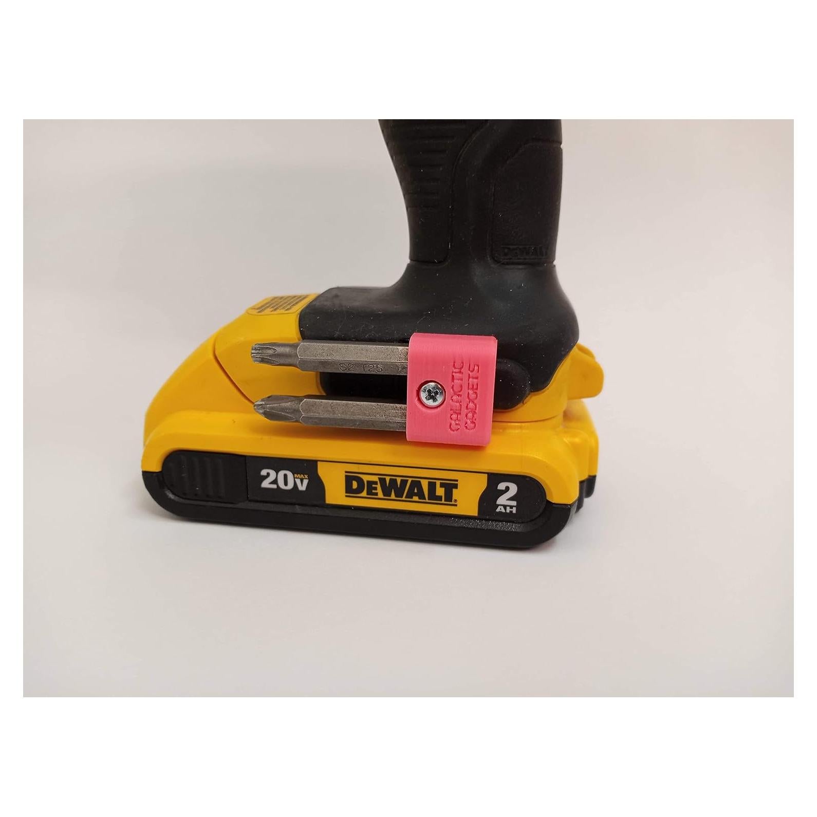 Soporte Magnético Rosa para Bits DEWALT 20V - Gadgets Galácticos