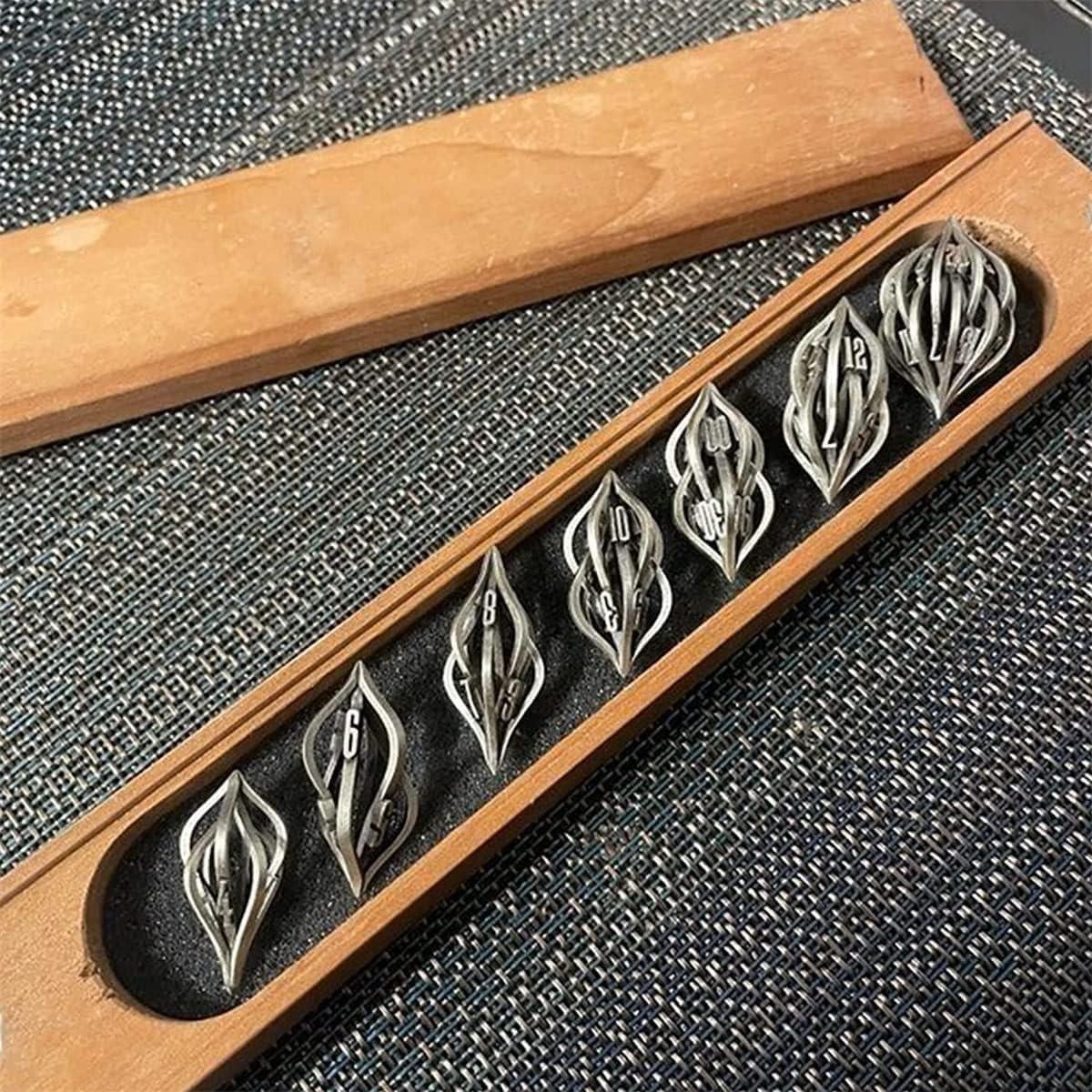 Juego de Dados Poliedricos de Metal Thyggzjbs Plata Antigua