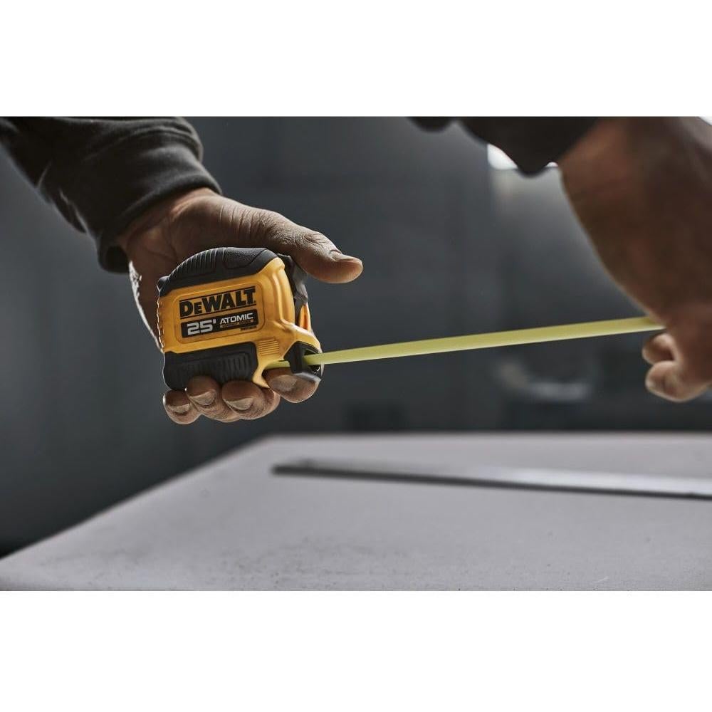 Cinta Métrica DEWALT Atomic Compact 3.96 m con Freno