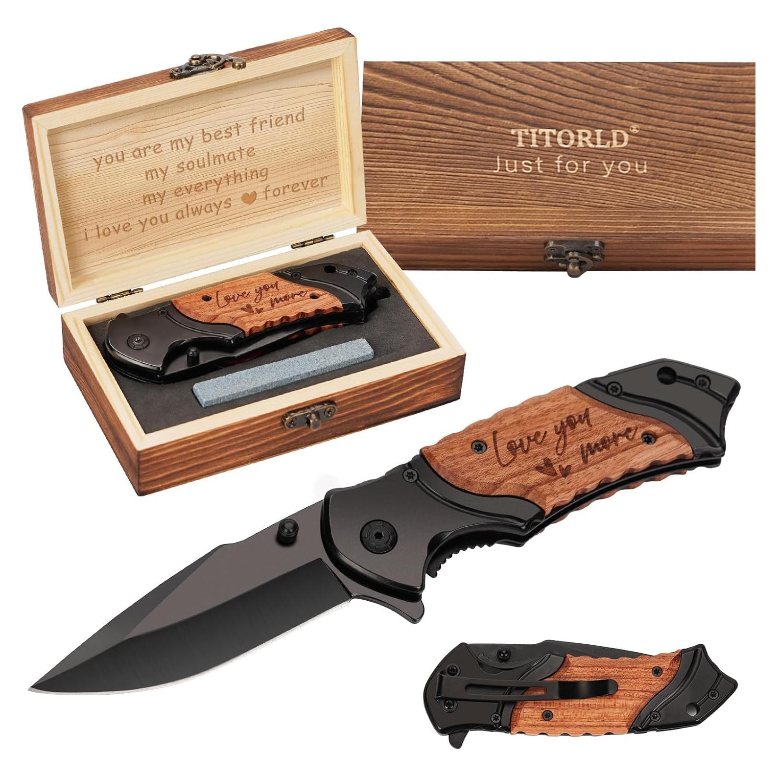 Cuchillo Plegable Grabado Titorld 17.78 cm Mango Madera