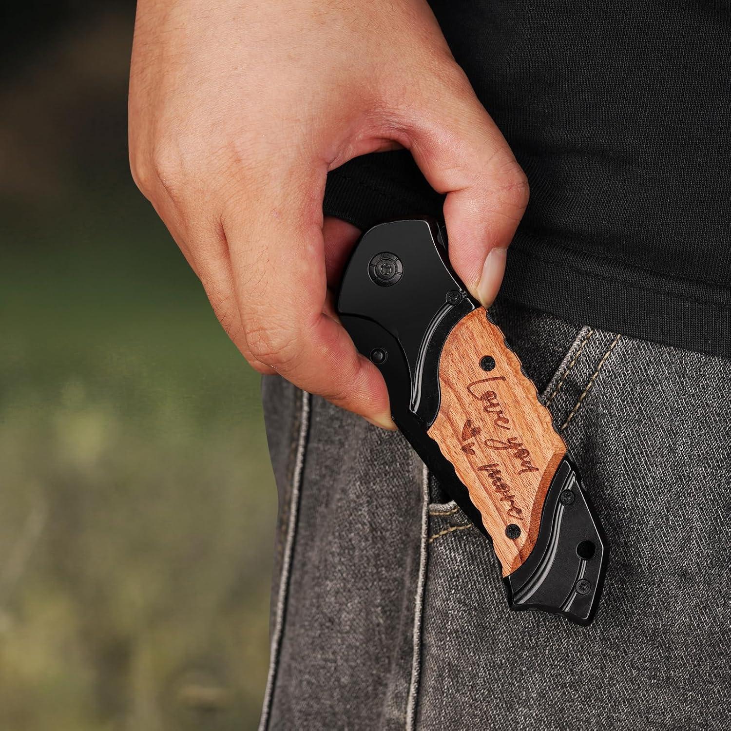 Cuchillo Plegable Grabado Titorld 17.78 cm Mango Madera