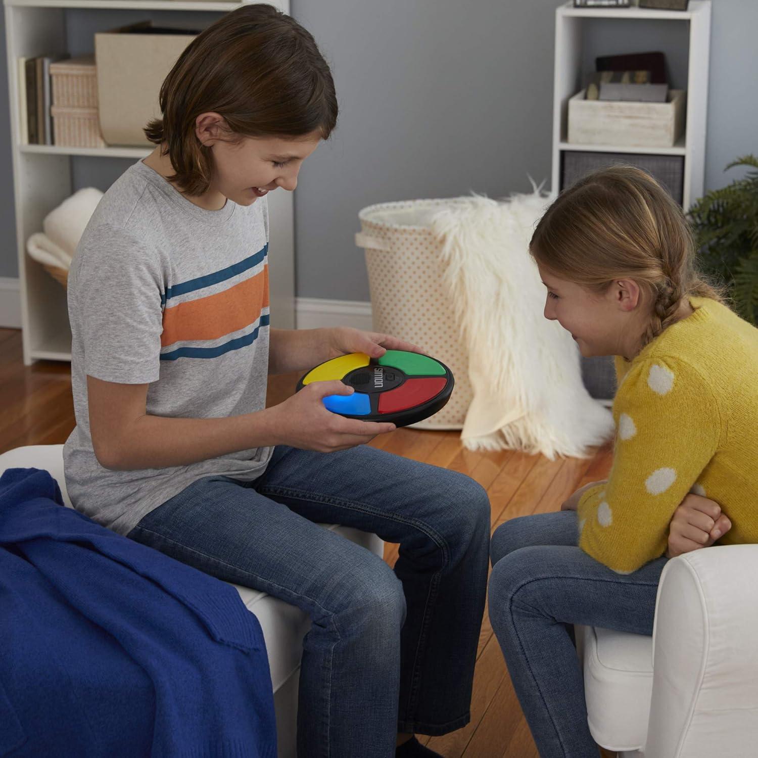 Juego Electrónico Simon Hasbro Portátil con Luces y Sonidos