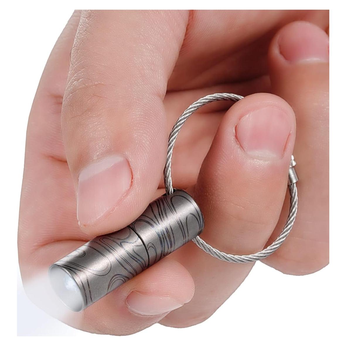 Linterna LED Mini KeyUnity KF00 de Titanio 15 Lúmenes Impermeable