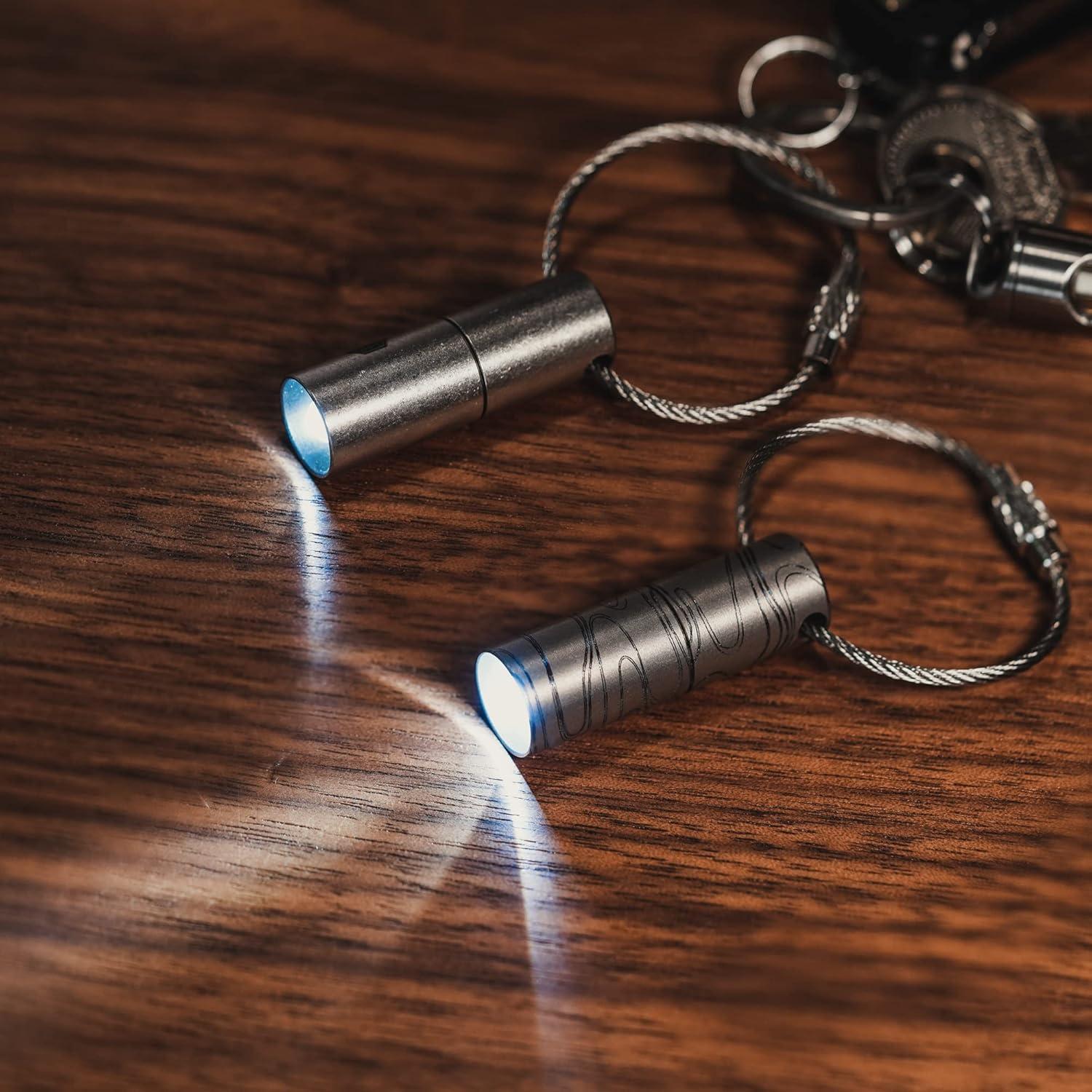 Linterna LED Mini KeyUnity KF00 de Titanio 15 Lúmenes Impermeable