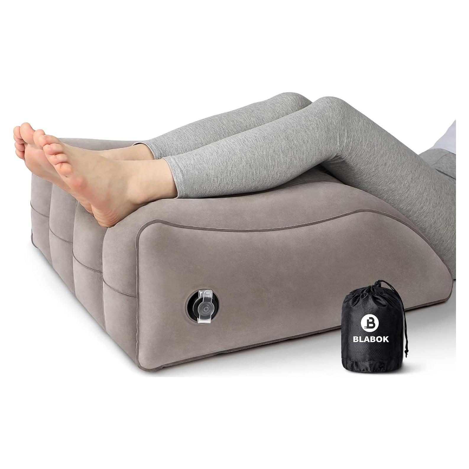 Cojín en cuña inflable BLABOK para elevar piernas 63x50 cm