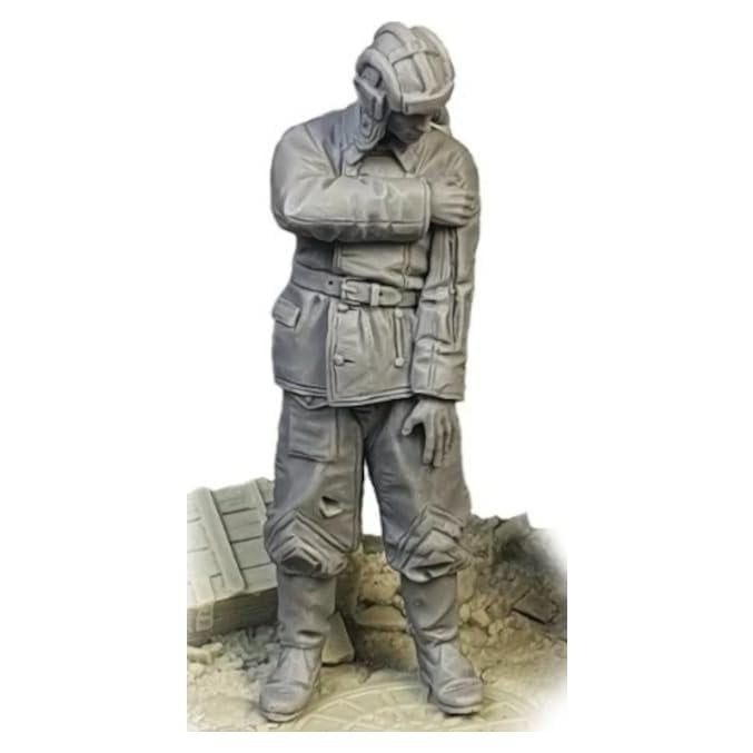 Kit de Resina Soldado Soviético Ardennes 1/35 Herido
