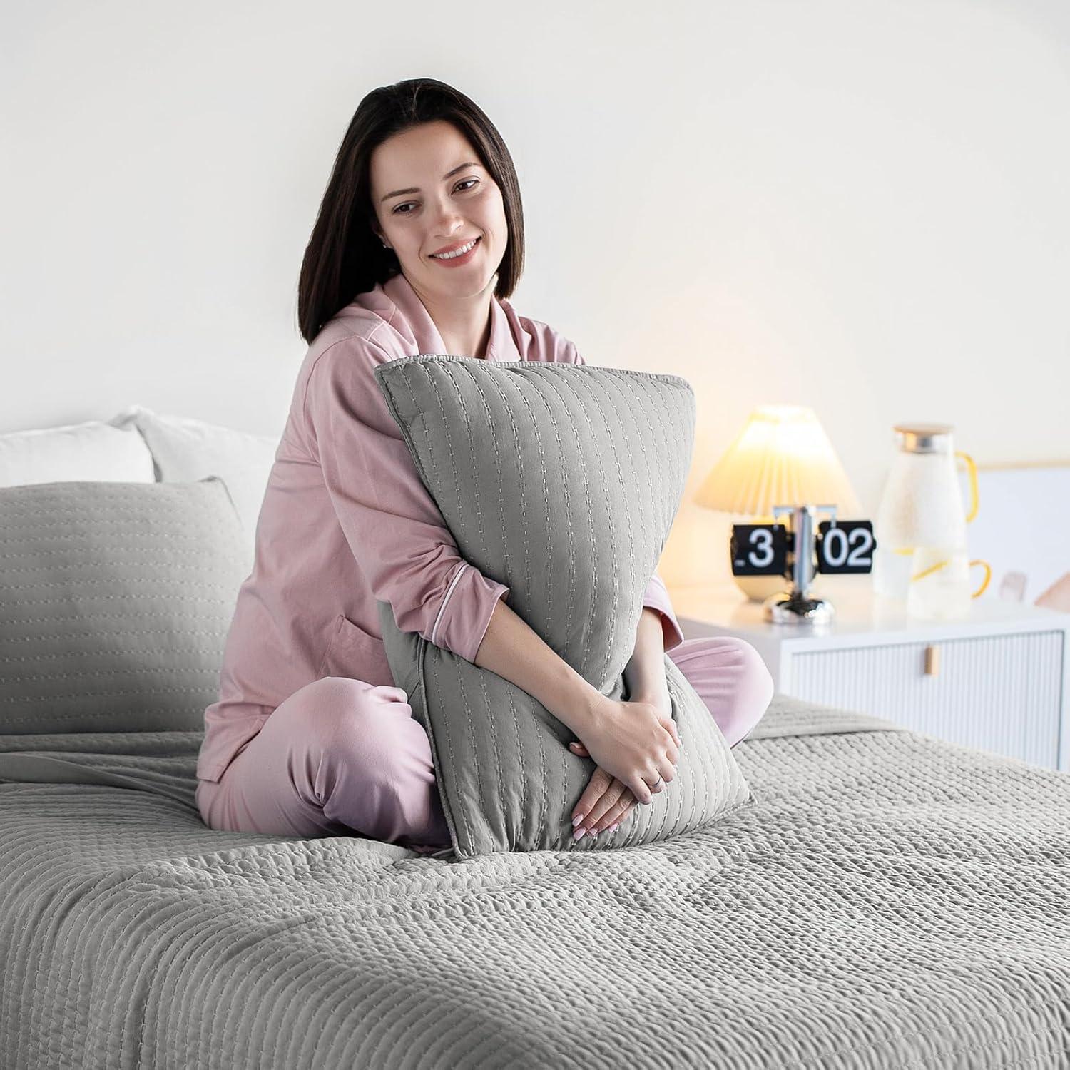 KASENTEX Colcha Doble/Reina Microfibra Gris + 2 Fundas