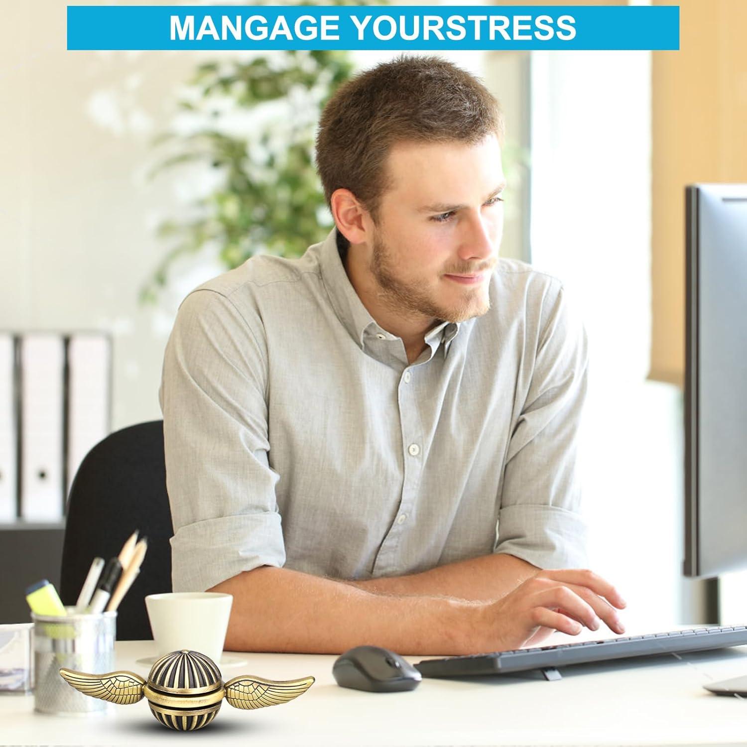 Spinner Antiestrés Bronce Dilabnba Triangular 15x12cm