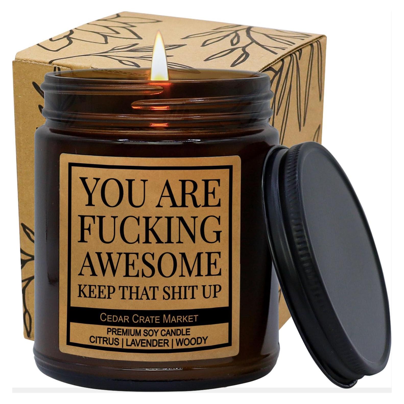 Vela Aromática de Soja 255g Cedar Crate Market - Jardines de Lavanda