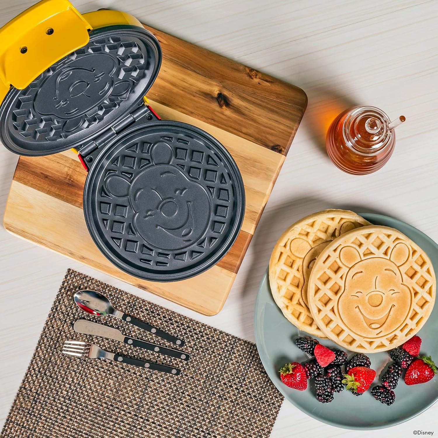 Máquina de Waffles Uncanny Brands Winnie the Pooh 900W